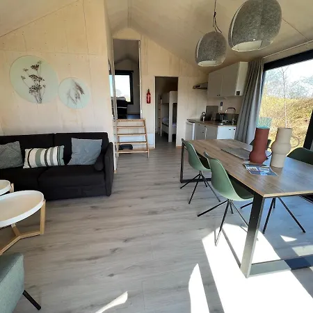 Tiny Duinhut Midden In De *