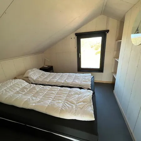 Tiny Duinhut Midden In De * Sint Maartensvlotbrug