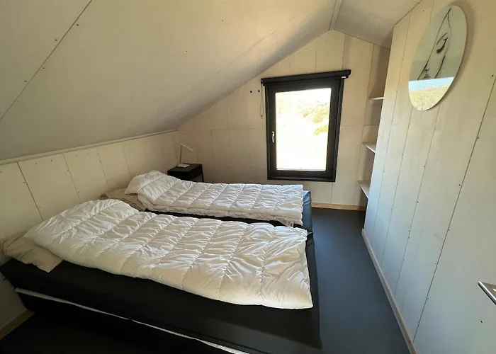 Tiny Duinhut Midden In De * Sint Maartensvlotbrug